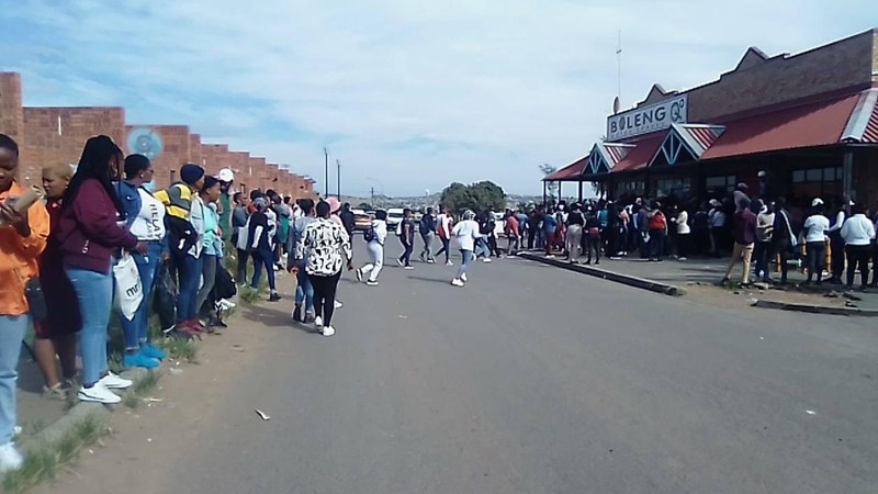 Community flock to Botshabelo food outlet for employment | News Article