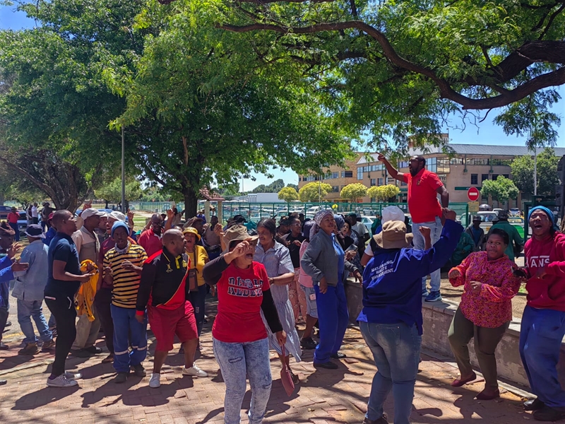 Matjhabeng Workers Strike For Third Day Over Unpaid Salaries | OFM