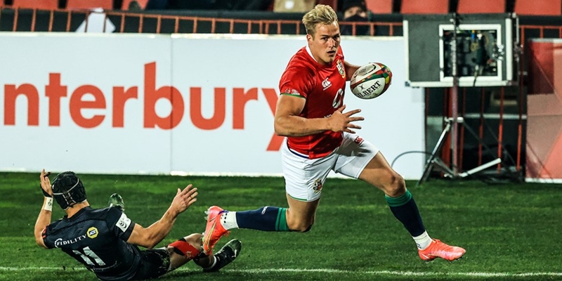 Clinical Lions outclass the Sharks | News Article