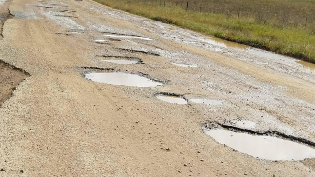 Boere- en taxiverenigings van Clocolan sluit R708 onbepaald oor regering swyg Boere- en taxiverenigings van Clocolan sluit R708 onbepaald oor regering swyg | News Article