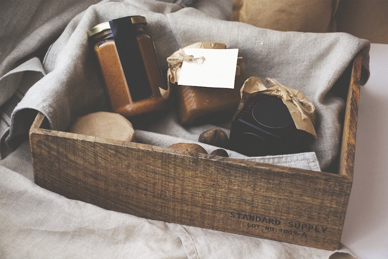 Make a DIY Christmas gift box filled with goodies | News Article