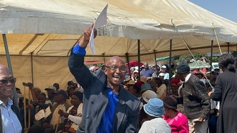 Title deeds handed over in Kroonstad | News Article