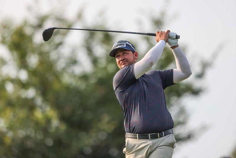 Lawrence takes the lead in SA Open | News Article