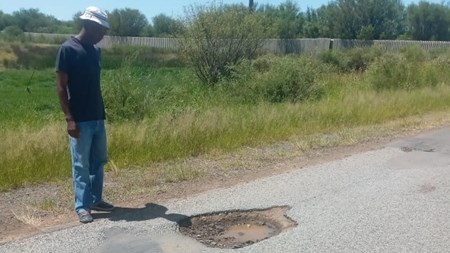 Potholes: Community takes matters into own hands | News Article