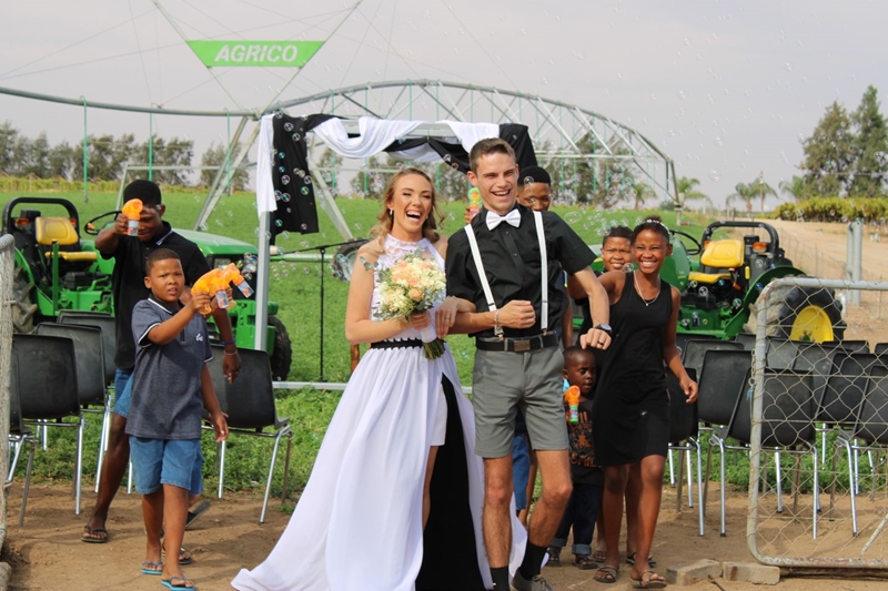 Stadsjapies kies Louisvale in Noord-Kaap vir plaastroue | News Article