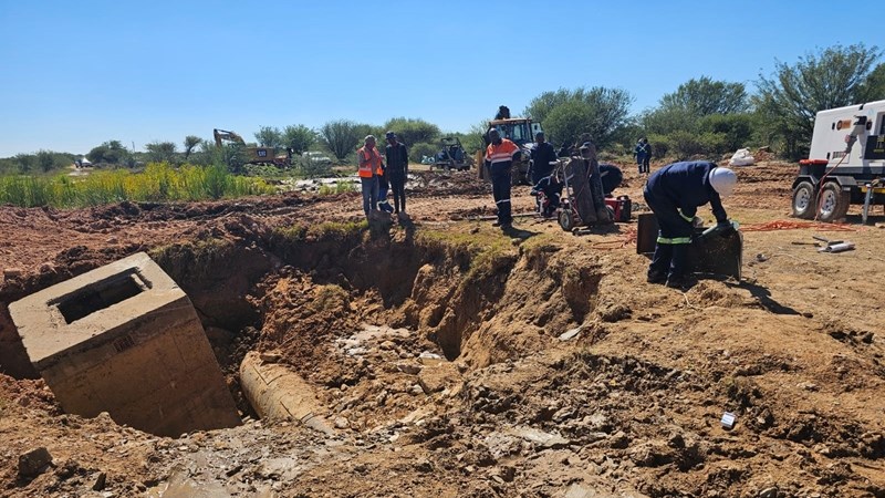 Kimberley waterkrisis: Herstel van watertoevoer vertraag Kimberley waterkrisis: Herstel van watertoevoer vertraag | News Article