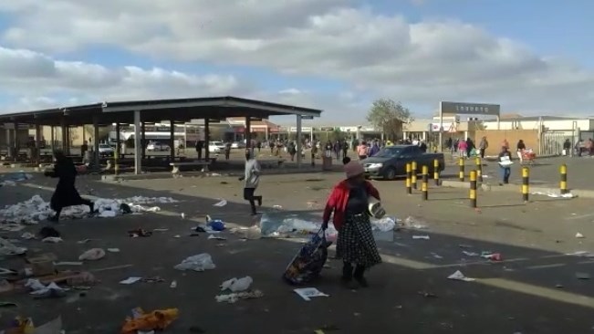 #BreakingNews: Thabong shopping centre in the Vaal vandalised, looted - VIDEOS #BreakingNews: Thabong shopping centre in the Vaal vandalised, looted - VIDEOS | News Article