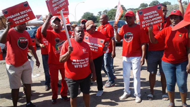 Community health workers in NW hand over a memorandum to municipal officials | News Article