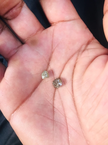 Suspects caught with diamonds and fake money | News Article