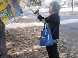 ANC boos oor Sasolburg-bejaarde wat plakkaat beskadig – VIDEO’S | News Article