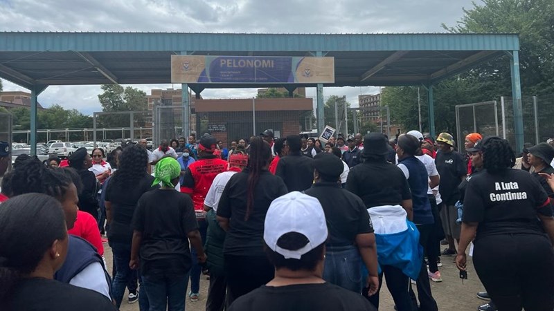 Picketing for wage increase continues in Bloemfontein - WATCH Picketing for wage increase continues in Bloemfontein - WATCH | News Article