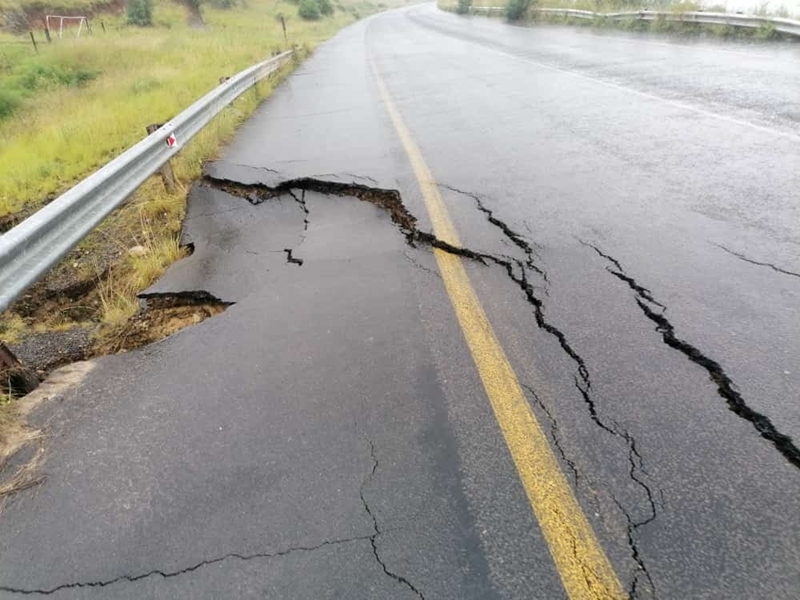 R711 road closed for one year owing to sinkhole | News Article