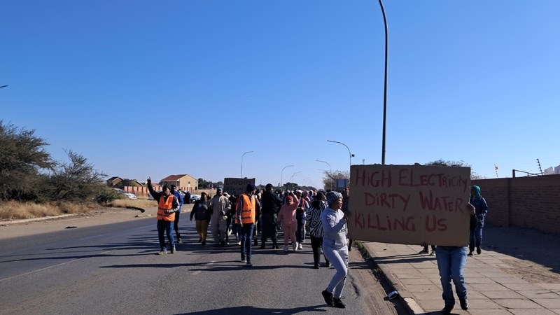 Poging tot moord ondersoek ná skietery tydens Kimberley-betoging Poging tot moord ondersoek ná skietery tydens Kimberley-betoging | News Article