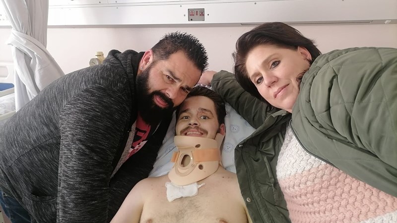 Michael Pretorius ‘huil en huil’ ná hy hoor sy broer is dood Michael Pretorius ‘huil en huil’ ná hy hoor sy broer is dood | News Article