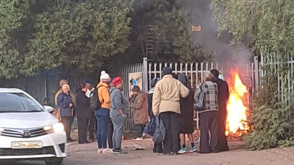 Protes weens ernstige finansieringskrisis by Helen Bishop-tehuis in Kimberley Protes weens ernstige finansieringskrisis by Helen Bishop-tehuis in Kimberley | News Article