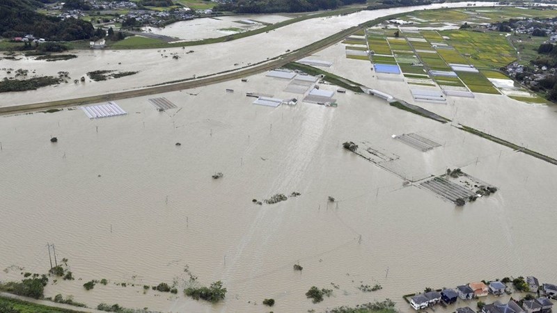 Mudslides and flooding as typhoon #Nanmadol batters Japan | News Article