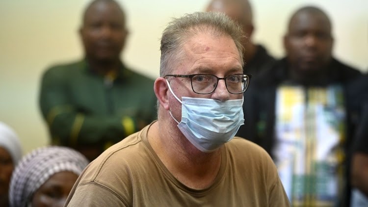 12 maande of R12 000 vir man wat tienerseun aanrand 12 maande of R12 000 vir man wat tienerseun aanrand | News Article