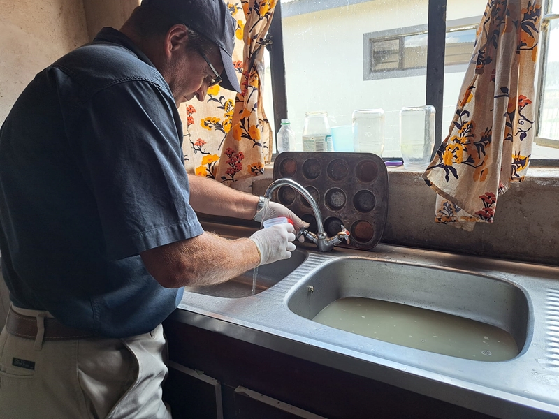 Inwoners sê Keimoes se kraanwater ‘stink’ | News Article
