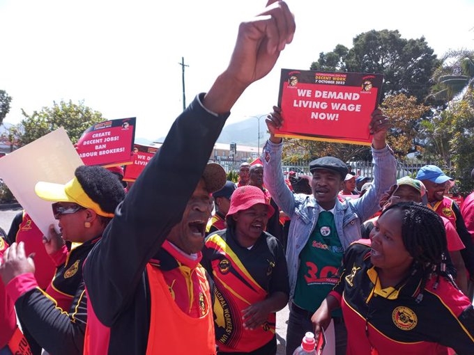 Samwu vows to continue with protest | News Article