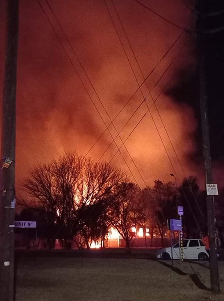 #BreakingNews: #MmabathoPalms in NW capital goes up in flames - VIDEO | News Article