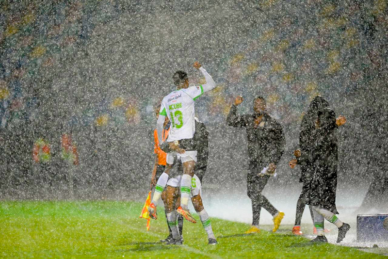 Marumo hammer Stellies in bucketing rain | News Article