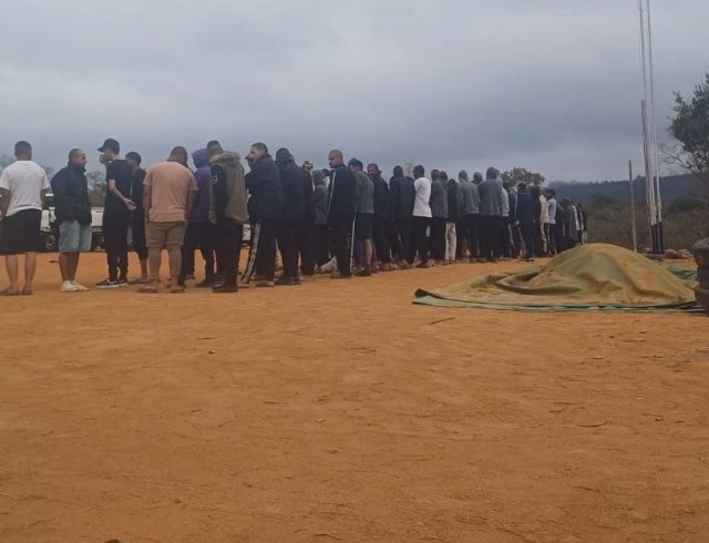 Polisie slaan toe op paramilitêre basis by Witrivier | News Article