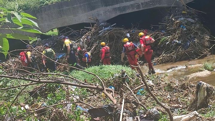 Jukskei River: As many as 18 people may have been swept away | News Article