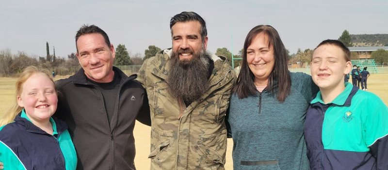 Jo Black gesels met Laerskool Bloemfontein oor afknouery | News Article