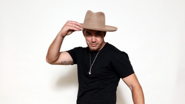 Klanktoets: Emile Welman stel nuwe enkelsnit en musiekvideo vry | News Article