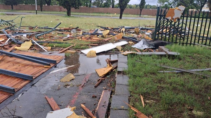 Opruiming begin ná tornado verwoesting saai in Welkom Opruiming begin ná tornado verwoesting saai in Welkom | News Article