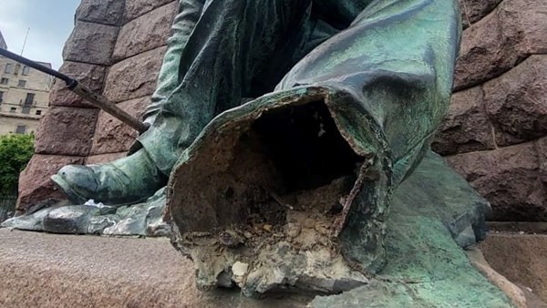 Syfiguur van Krugerstandbeeld op Kerkplein beskadig | News Article