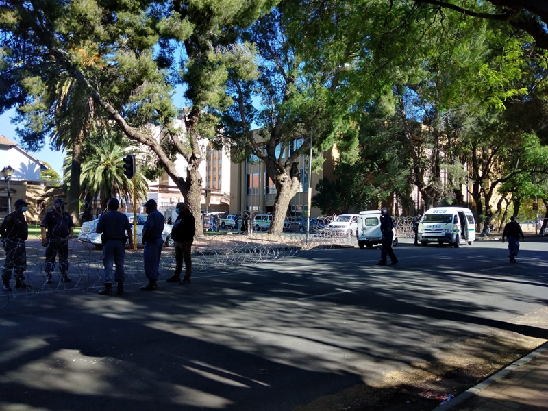 #AsbestosGate: Heavy police presence ahead of Magashule’s court appearance | News Article