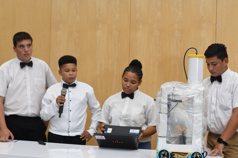 Robotbouers van Douglas wys hul slag | News Article