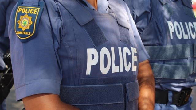 Chaos toe buitelanders polisie in Kimberley aanval, voertuie beskadig  | News Article