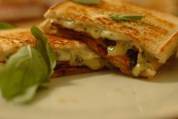Your Weekend Breakfast Recipe - Bacon-Blue Cheese Sandwich | Blog Post
