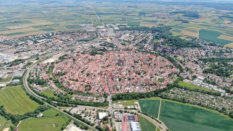Weird Wide Web: Die stad wat bo-op diamante gebou is Weird Wide Web: Die stad wat bo-op diamante gebou is | News Article
