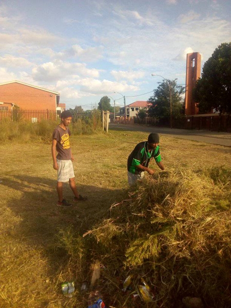 Heidedal-inwoners sit skouer aan die wiel | News Article