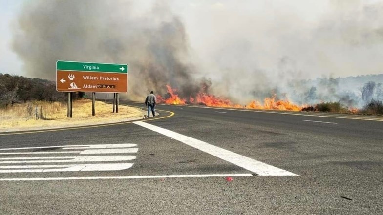 Fire brigade still fighting N1 fire | News Article