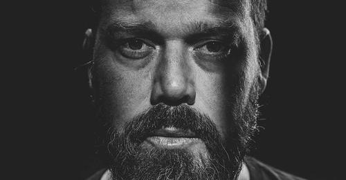 Sy fotoalbums gaan vir eers nêrens heen nie | News Article