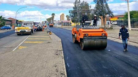 Sol Plaatje Municipality making roads ‘silky-smooth’ Sol Plaatje Municipality making roads ‘silky-smooth’ | News Article