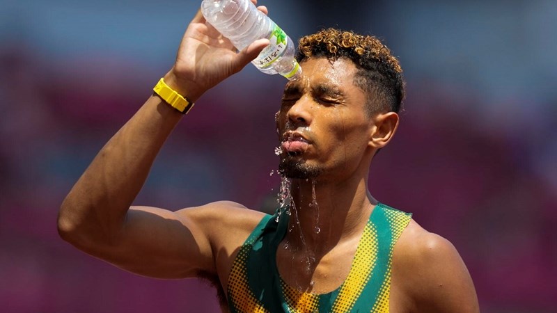 Van Niekerk crashes out of the Olympics Van Niekerk crashes out of the Olympics | News Article