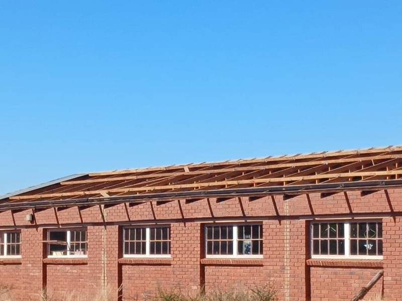 MEC Motsumi condemns theft of school roof | News Article