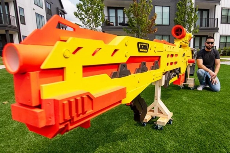 Weird Wide Web - Man rebuilds his childhood toy & breaks a world record | News Article