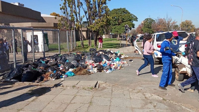 Emfuleni organises clean-up to target main hotspots Emfuleni organises clean-up to target main hotspots | News Article