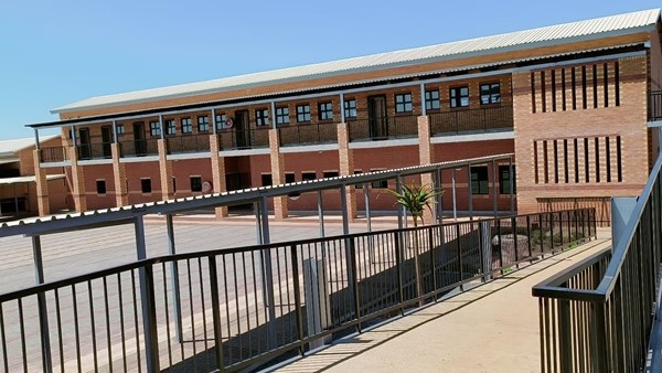 Noordwes-skole ontvang broodnodige skenkings | News Article
