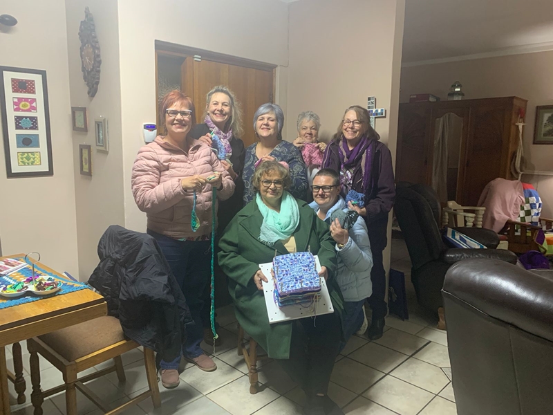 Bloemfontein-vroue hekel 30 ure aaneen | News Article