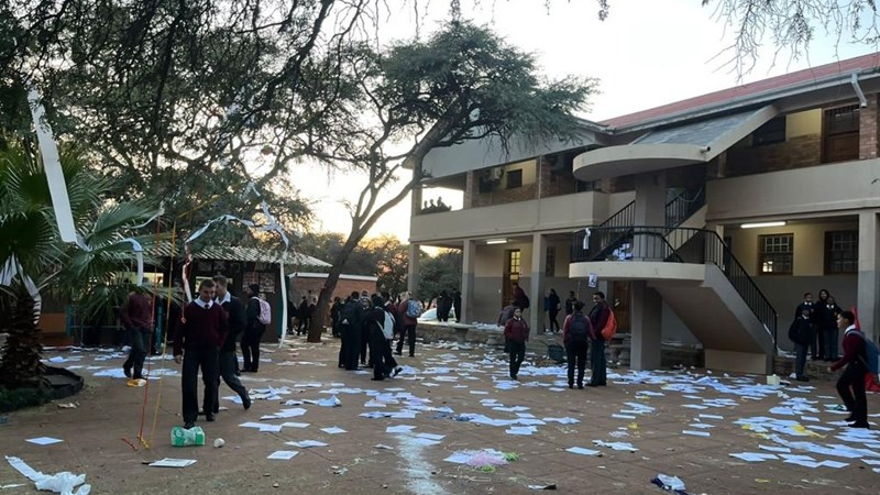 Matrieks by Hoërskool Kalahari van vandalisme beskuldig Matrieks by Hoërskool Kalahari van vandalisme beskuldig | News Article