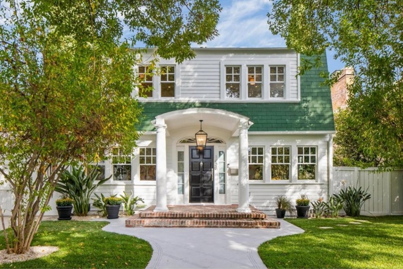 Weird Wide Web - Nightmare on Elm Street house for sale - Vimarsana News