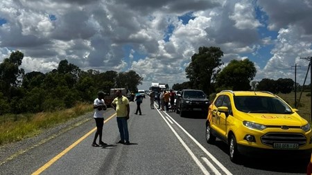 N8 closed as Petrusburg protest continues - VIDEOS, PHOTOS | News Article