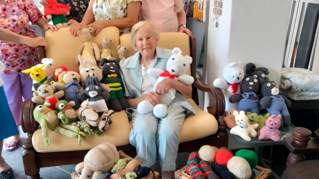 Ouma van 93 se breiwerk laat kinderogies glinster Ouma van 93 se breiwerk laat kinderogies glinster | News Article